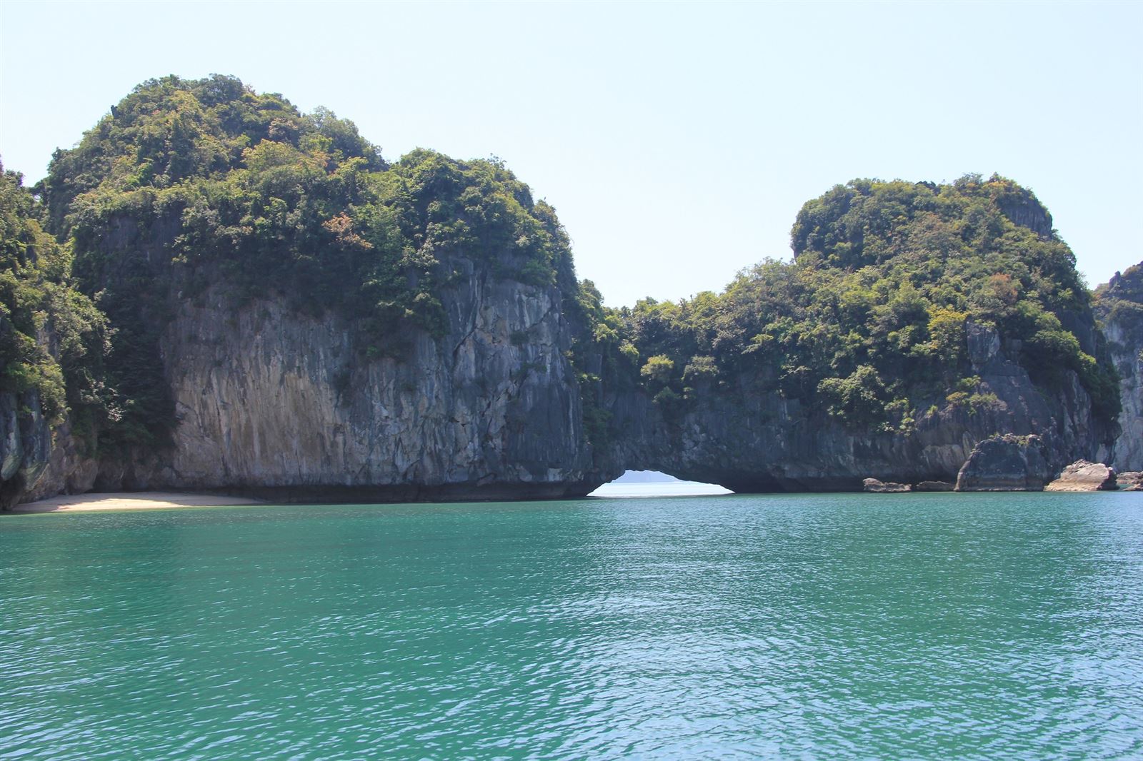 island Lan Ha Bay