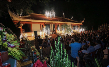 Ang Van Temple and Linh Quang Pagoda Cat Ba