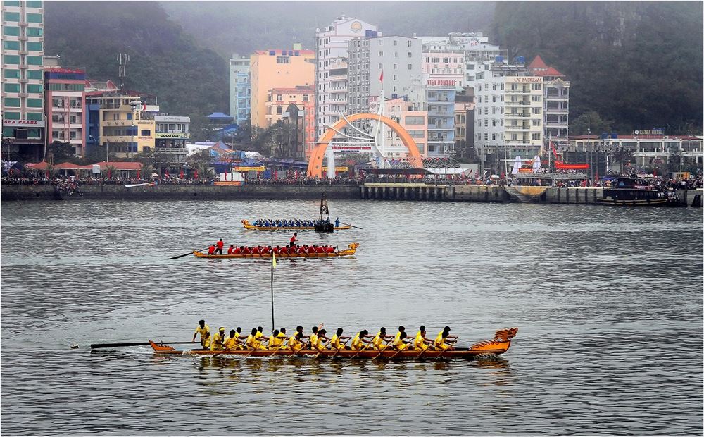 Dragon Boat racing festival in Cat Ba island
