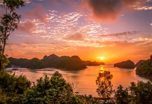 Experience in observing natural phenomena to predict the weather