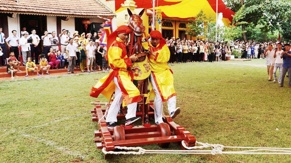 Xa Ma festival in Hoang Chau village, Cat Hai district