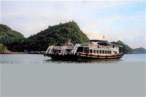 Daily boats in Cat Ba island