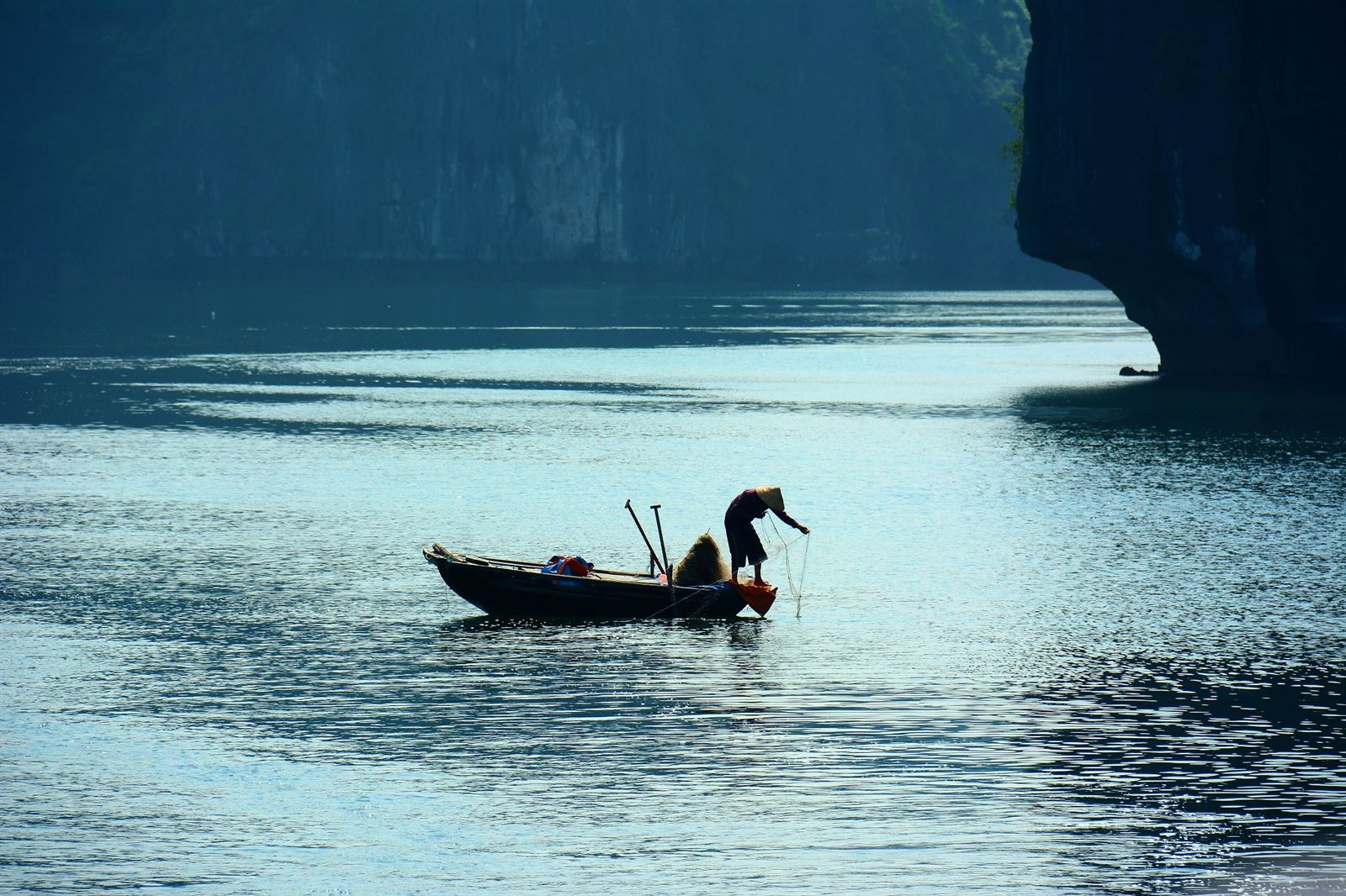 Ngư dân vịnh Lan Hạ
