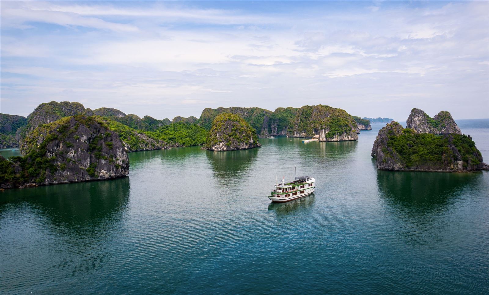 A days and night on Lan Ha bay, Cat Ba island with Venezia cruise