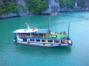 Full day trip to Lan Ha Bay and Viet Hai Village on Cat Ba Bay cruise