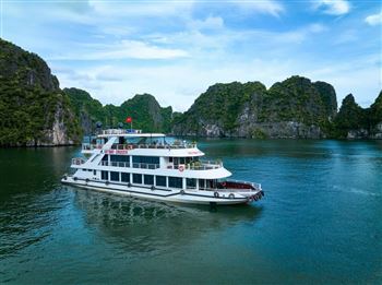 Full day on Skyway cruise to Discover Cai Beo floating fishing village, Lan Ha Bay, Viet Hai village