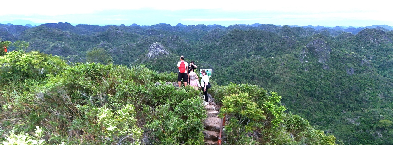 Ngu Lam peak, Cat Ba
